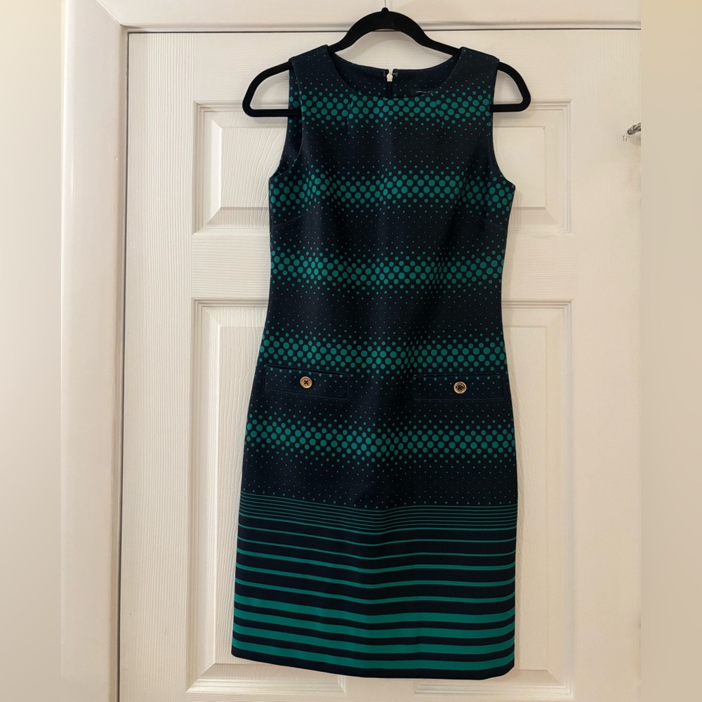 Elegant Green and Black Sleeveless Dress